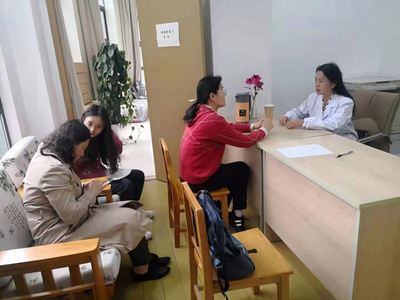 我校邀請(qǐng)醫(yī)院專(zhuān)家來(lái)校開(kāi)展健康體檢咨詢(xún)服務(wù)